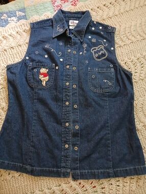 Disney Store WINNIE THE POOH Denim Sleeveless Button Down Shirt Embroidered M